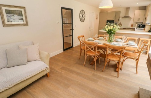 Abercych Cottage | HAFAN Y GOF, pet friendly, with pool in Cenarth
