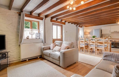 Bethania House | Hafod y Llwynog in the beautiful Llanon