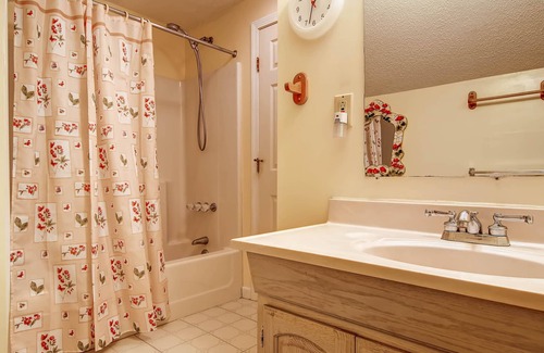 Bridgewater Corners House | Hakuna Matata - 10 Minutes to Killington Lifts