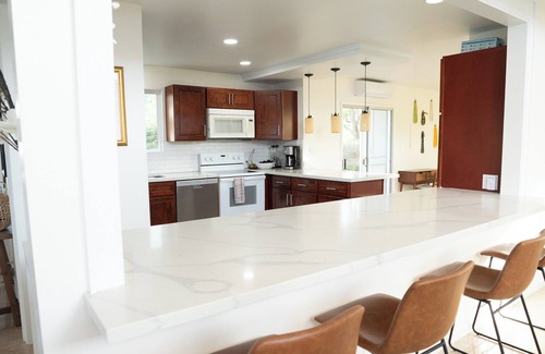 Portlock House | Hale Kai Lily - Waterfront Hawaiian Getaway 10% discount for November 2025