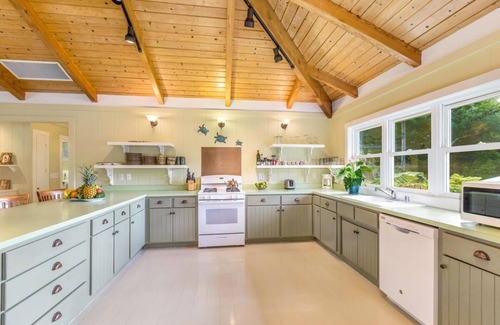 Wainiha House | Hale Pulelehu'a: 50 steps to Kauai's best beach!