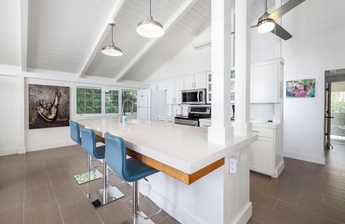 Kahaluu Bay House | Hale Pulelehua, Butterfly House: Incredible Modern Alii Drive Home