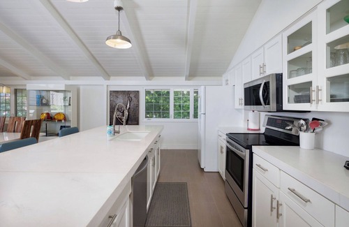 Kahaluu Bay House | Hale Pulelehua, Butterfly House: Incredible Modern Alii Drive Home