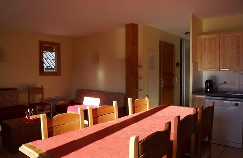 Saint-Jean-d'Arves Apartment | Half-chalet with 10 beds, clear view