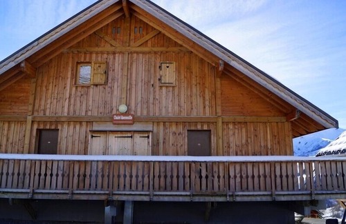 Saint-Jean-d'Arves Apartment | Half-chalet with 10 beds, clear view