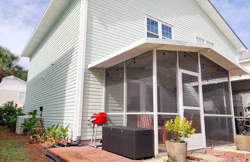 Miramar Beach House | Half-duplex 4 min walk from the beach · Free Cruise Tix · Pool · Pets welcome!