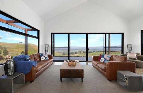 Barwite House | Half Mile High - Merrijig - Sleeps 10