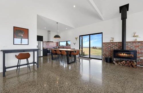 Barwite House | Half Mile High - Merrijig - Sleeps 10