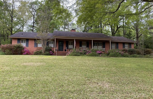 Starkville House | Half Mile to MSU Campus-3 Bed/2Bath Ranch in Cozy Neighborhood!
