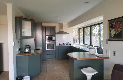 Bucklands Beach House | Half Moon Bay Ensuite room