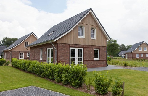 Susteren Villa | Half-timbered house with dishwasher
