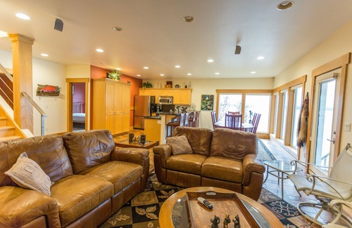 Yakutat House | Halibut Hideaway on the water