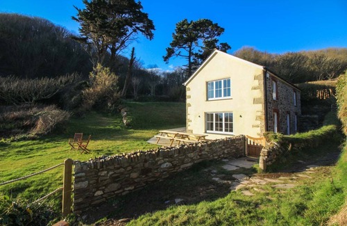 Saint Austell Bay Cottage | Hallane Mill - sleeps 4 guests in 2 bedrooms