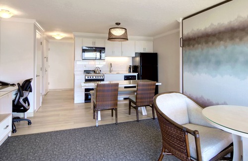 Downtown Cannon Beach Hotel | Hallmark Resort - Cannon Beach