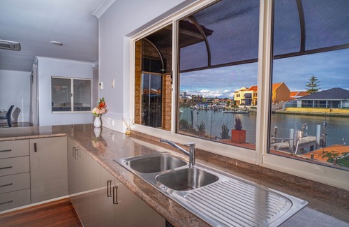 Halls Head House | Halls Head property