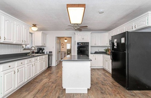 Ashley Oaks House | Halls Rancher on 3 Private Acres