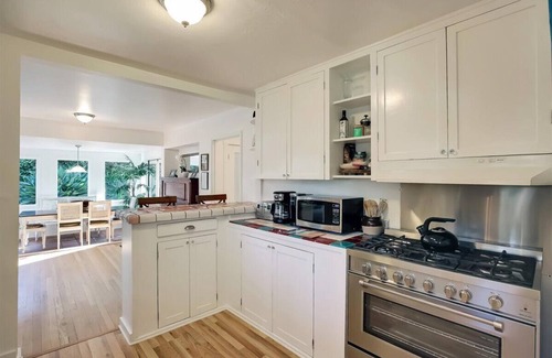 Montecito House | Hammonds Beach Haven w/Yard, Deck & Sunroom-Walk to the beach, 1 block to Rosewood Miramar!