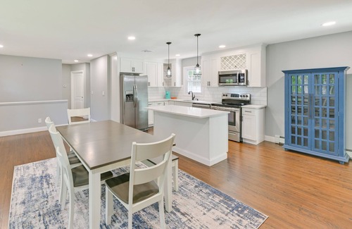 Hampton Bays House | Hampton Bays Retreat: Walk to Squires Beach!
