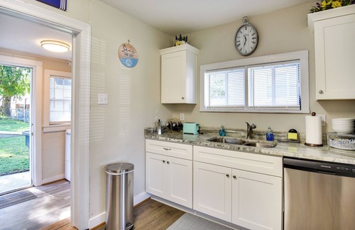 Buckroe Beach Cottage | Hampton Home w/Grill < 1 Mi to Beach!