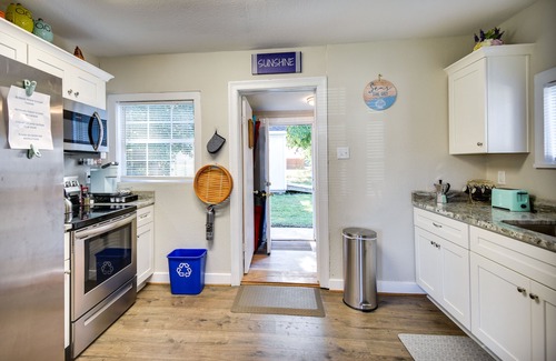 Buckroe Beach Cottage | Hampton Home w/Grill < 1 Mi to Beach!