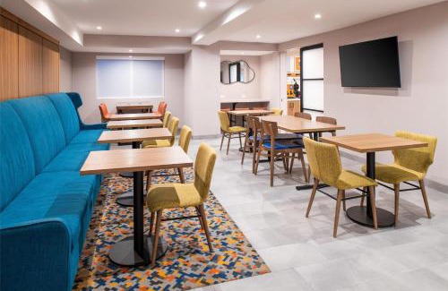 East Side Costa Mesa Hotel | Hampton Inn by Hilton Costa Mesa Newport Beach