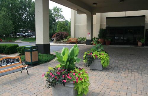 Commack Hotel | Hampton Inn Long Island/Commack