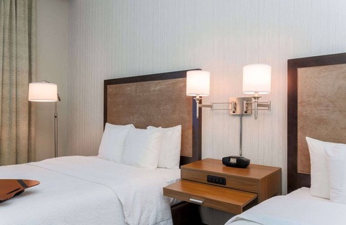 Lakes of Forest Hill Hotel | Hampton Inn Memphis-Southwind