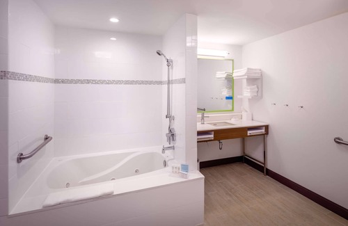 Fort Lee - Paramus Hotel | Hampton Inn Paramus