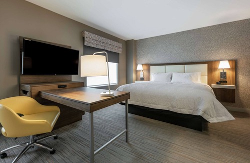 Charlottetown Hotel | Hampton Inn & Suites Charlottetown