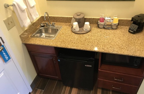 Mill Hall Hotel | Hampton Inn & Suites Lamar