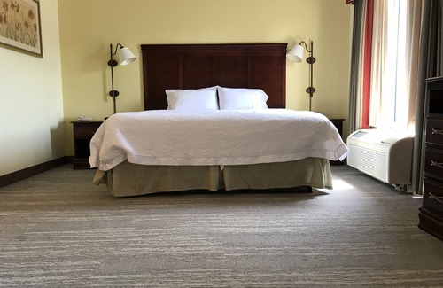 Mill Hall Hotel | Hampton Inn & Suites Lamar