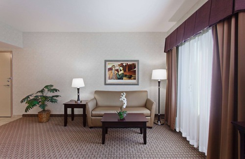 Alameda Hotel | Hampton Inn & Suites Oakland Airport-Alameda