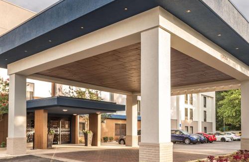 St. Charles Hotel | Hampton Inn Waldorf