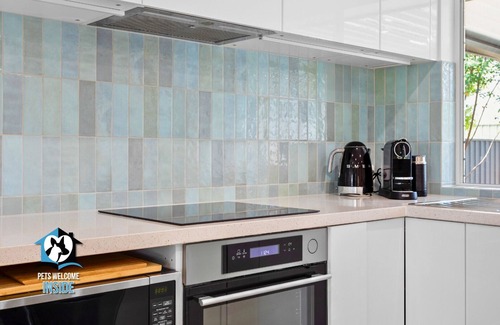 Encounter Bay House | Hampton's Style Holiday Retreat - close to the beach!