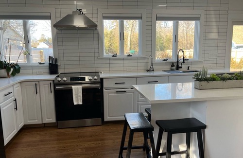 Hampton Bays House | Hamptons 2 bedroom with heated pool