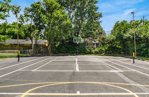 Knolls Thomas Apartment | Hancock Park Spacious 2beds w/free WiFi & parking