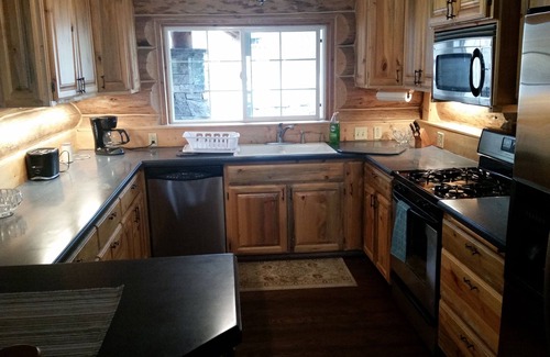 Somers Cabin | Hand-Crafted Cabin, Lake View abv. Somers Bay ! Enjoy the "Flathead Valley " !