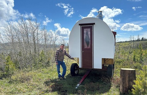Casper House | Hand-Crafted Sheep Wagon ~ Luxuriously Rustic ~ Private Meadow Site