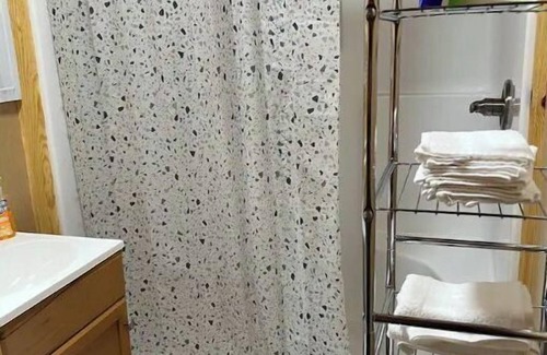 Kirby Cabin | Handicap-Accessible Cabin Near Kirby Landing & Lake Greeson – Pet-Friendly