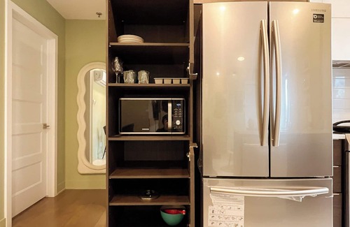 Cote-Des-Neiges—Notre-Dame-De-Grace House | Handsome new*2 bedroom*queen bed*gym 24/7