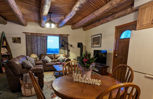 Great Falls Cottage | Hangin' Heart Ranch Guest House w/Western Sunsets