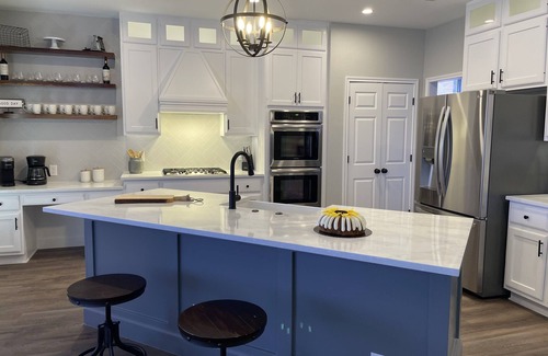 Pflugerville House | Hangout with Pool, Game Room and 7 Bedrooms