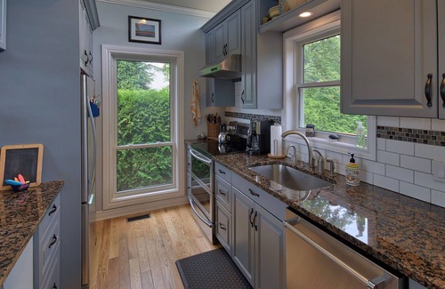 Dashwood Cottage | Hank's Lakefront Cottage: Lots Of Space And Ready For Your Lake Huron Vacation!