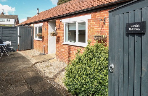 Buxton Cottage | HANNAH'S HIDEAWAY, pet friendly, with hot tub in Buxton, Norfolk