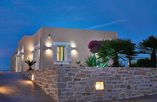 Stalos Villa | Hannah Villa Stalos: spacious, quiet villa w/sea and mountain view