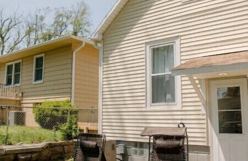 Southeast Omaha House | Hanscom Home-Infant&Pet friendly-traveling nurses- 8 mins from zoo/downtown