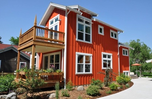 Saugatuck House | Hansel And Gretel Cottage in downtown Saugatuck