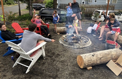 Seaside House | Hansen Lodge is one house away from the beach and one block from golfing.