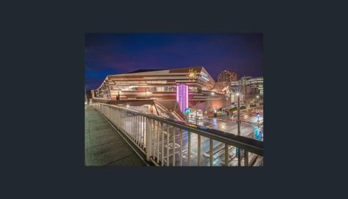 Adelaide Central Business District Apartment | Happy BNB on Adelaide CBD
