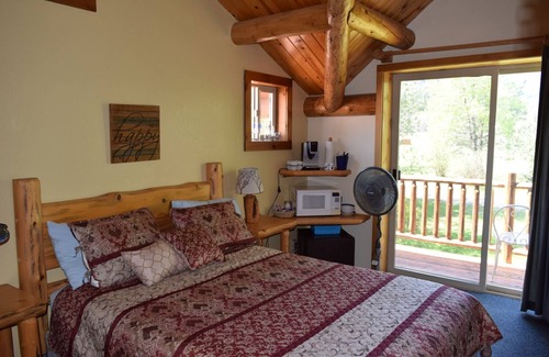 Winthrop Apartment | Happy Cabin: Small Studio